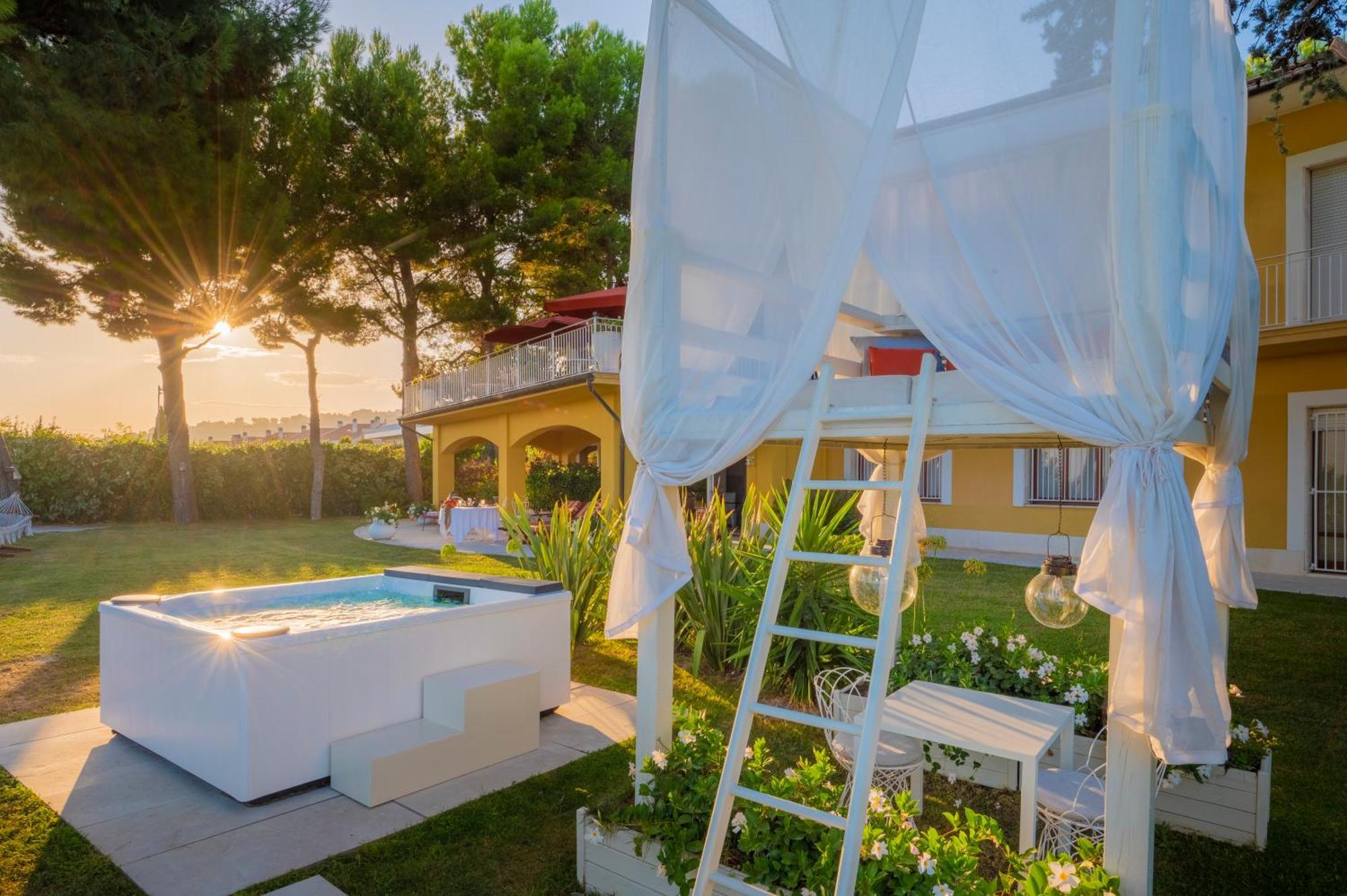 Tra Gli Alberi E Il Mare Bed and Breakfast Sirolo Exteriör bild