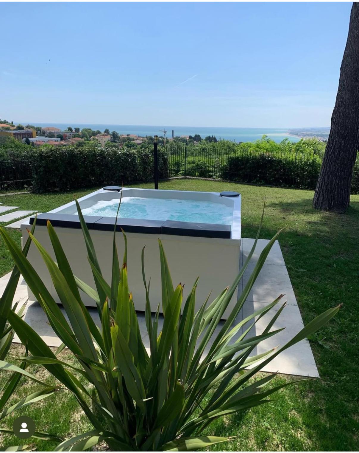 Tra Gli Alberi E Il Mare Bed and Breakfast Sirolo Exteriör bild