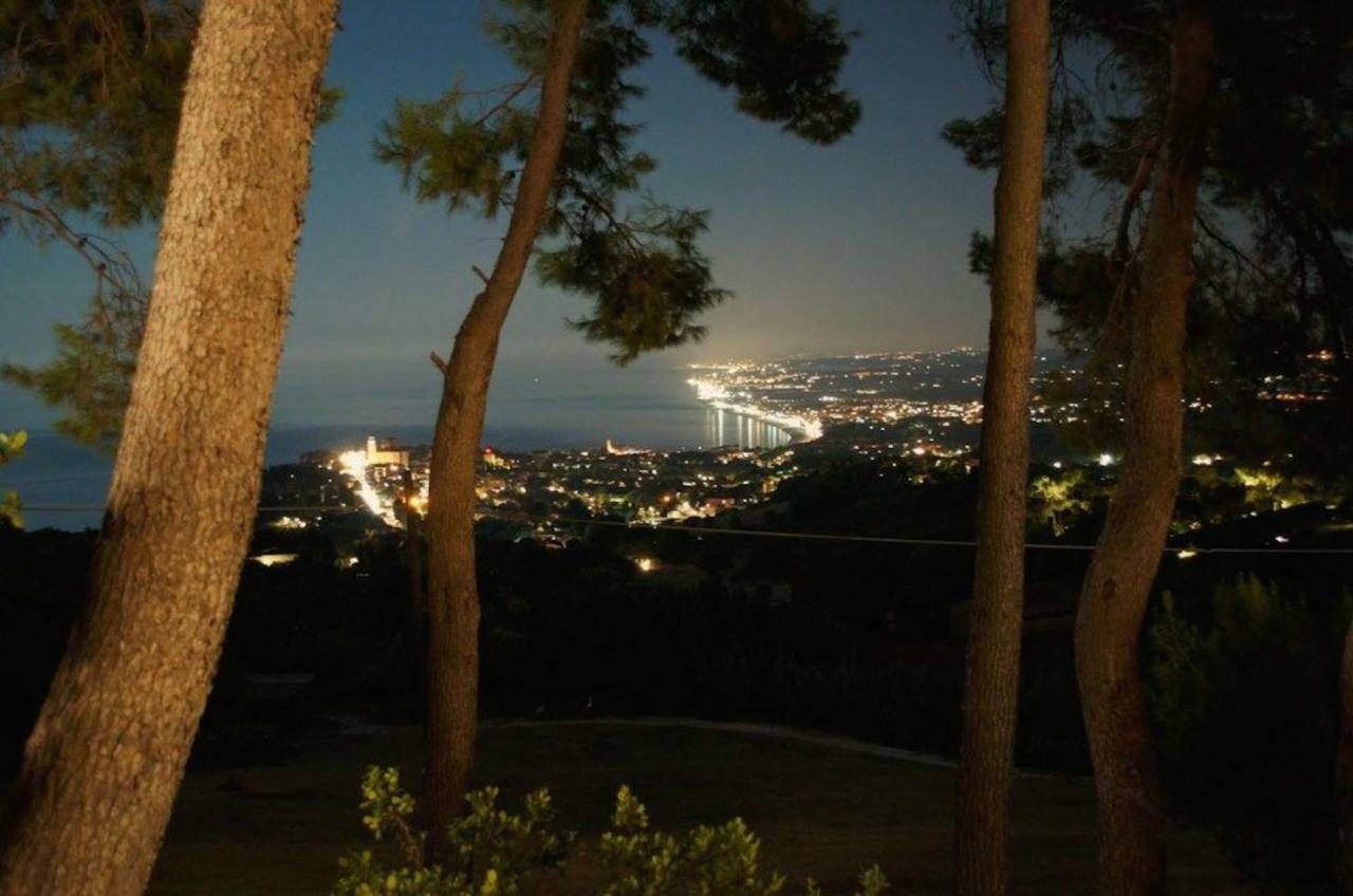 Tra Gli Alberi E Il Mare Bed and Breakfast Sirolo Exteriör bild