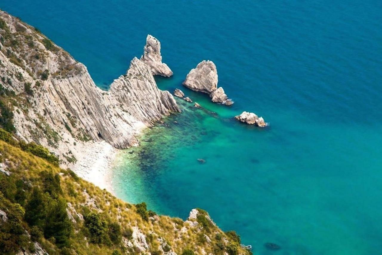 Tra Gli Alberi E Il Mare Bed and Breakfast Sirolo Exteriör bild